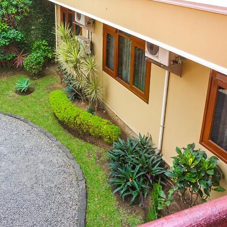 Reddoorz Plus Near Brawijaya Museum Malang Ngoại thất bức ảnh