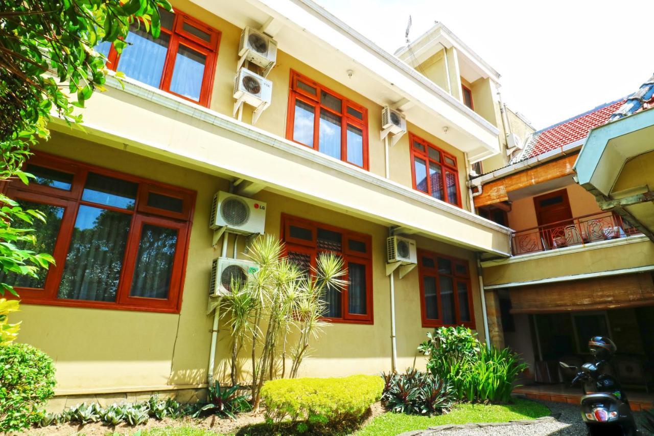 Reddoorz Plus Near Brawijaya Museum Malang Ngoại thất bức ảnh